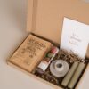 brievenbus cadeau - Koffie, 2 kaarsen, kandelaar & chocolade
