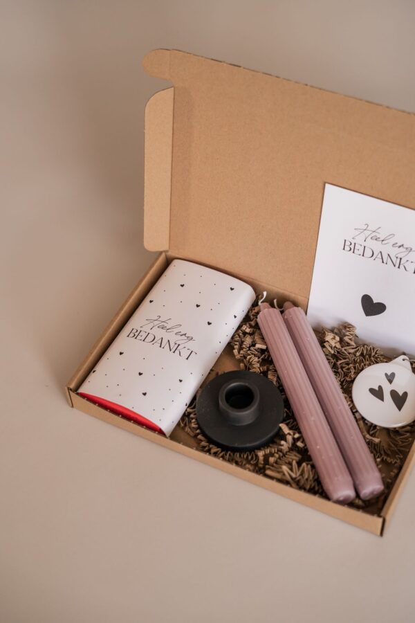 Brievenbus cadeau bedankt - Chocoladereep, spiegel-sleutelhanger, 2 kaarsen & kandelaar