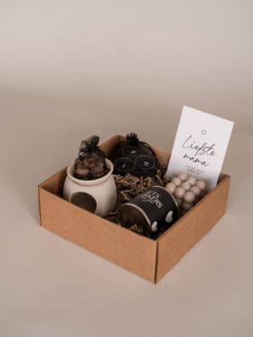 Liefste mama cadeaupakket – Kaars, geurbrander, amberblok hartjes & blikje snoep