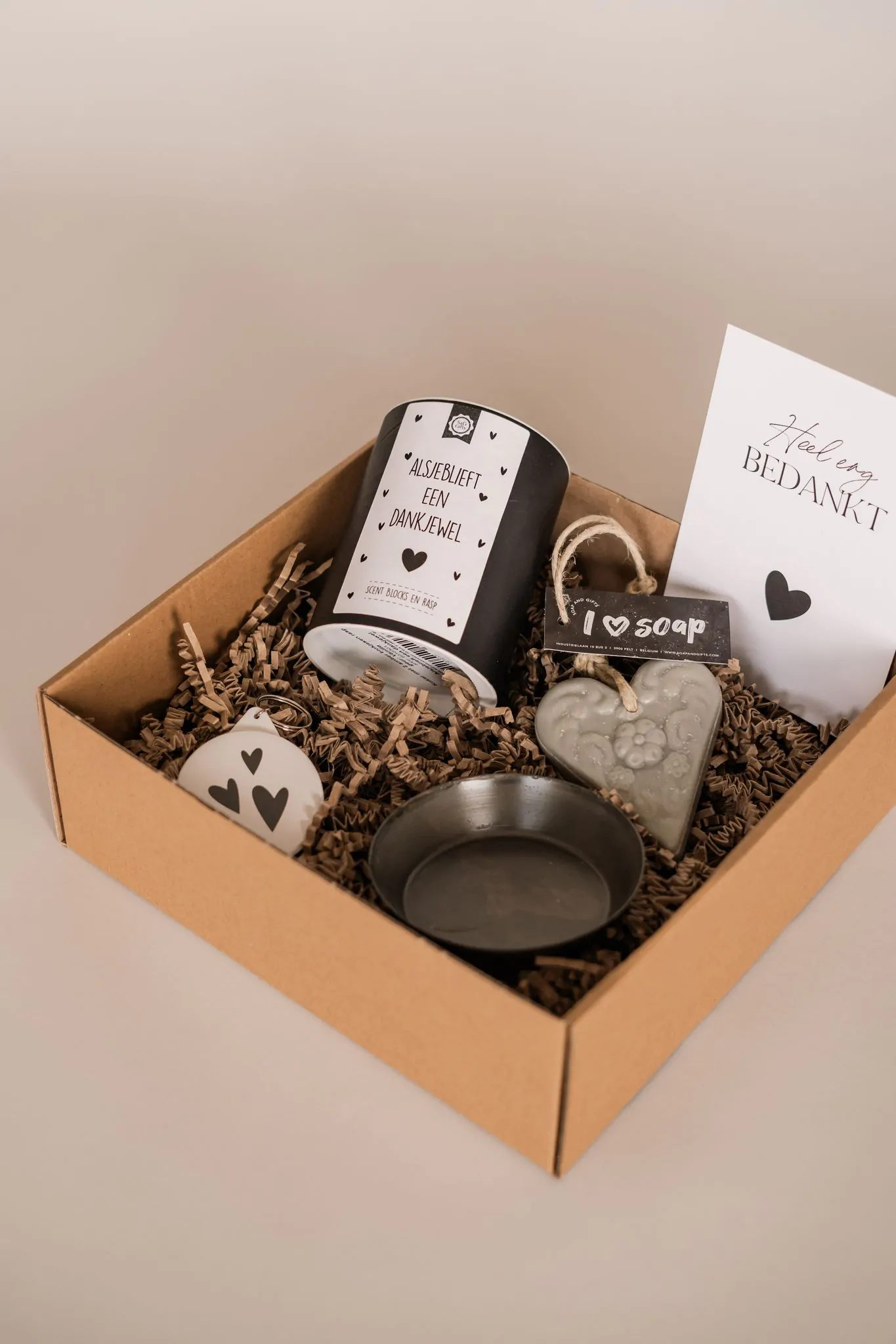 heel erg bedankt cadeaupakket - 2 amberblokjes, rasp, schaaltje, zeephart hanger en sleutelhanger