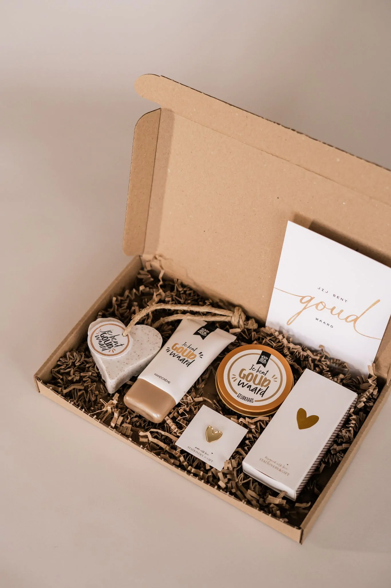 jij bent goud waard brievenbus cadeau - lucifers , kaars, pin, handcreme, zeephart