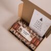 Kerst brievenbus cadeau – Hazelnoot chocolade blister met ansichtkaart