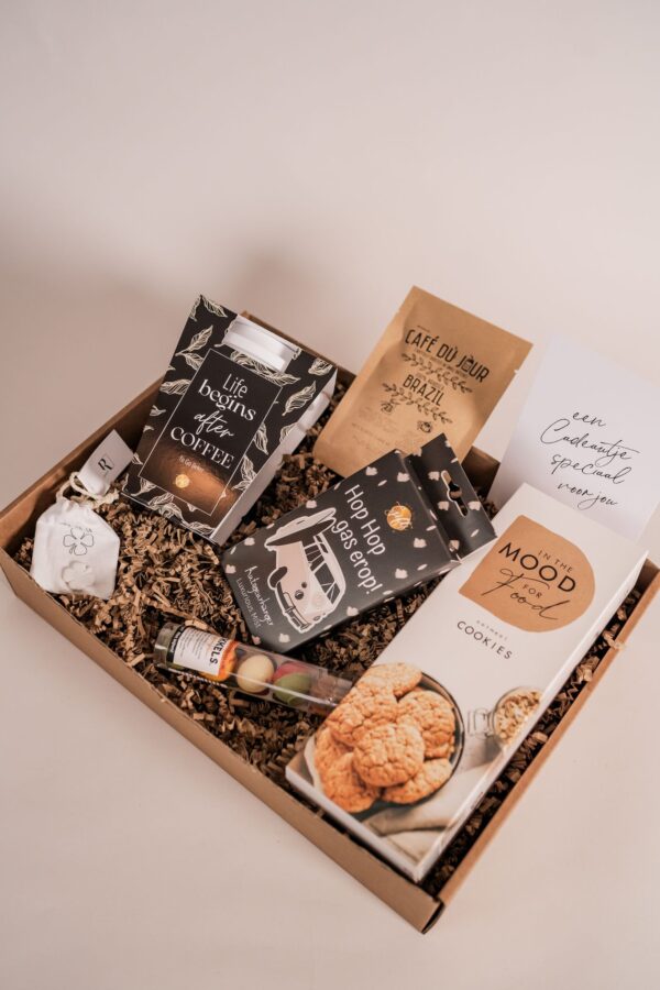 Cadeaupakket Speciaal Voor Jou – To Go beker, koffie, chocolade, koekjes & geurhanger