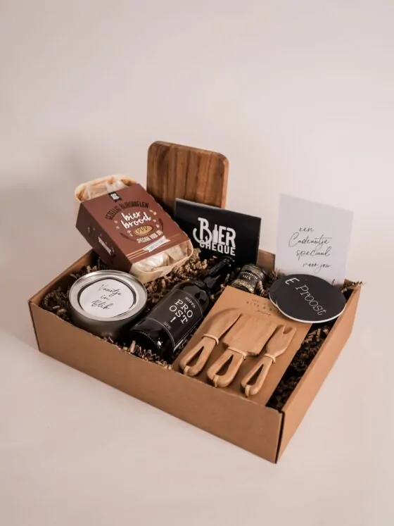 Speciaal voor jou geschenk - Snijplank, bestek,bierbrood, kruiden mix, bier, onderzetters, buitenkaars & cadeaubon