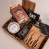 Speciaal voor jou geschenk - Snijplank, bestek,bierbrood, kruiden mix, bier, onderzetters, buitenkaars & cadeaubon