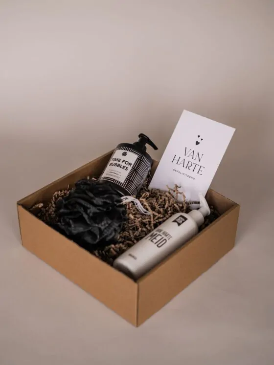 Van harte gefeliciteerd cadeaupakket voor haar - Bodywash, douchegel & spons