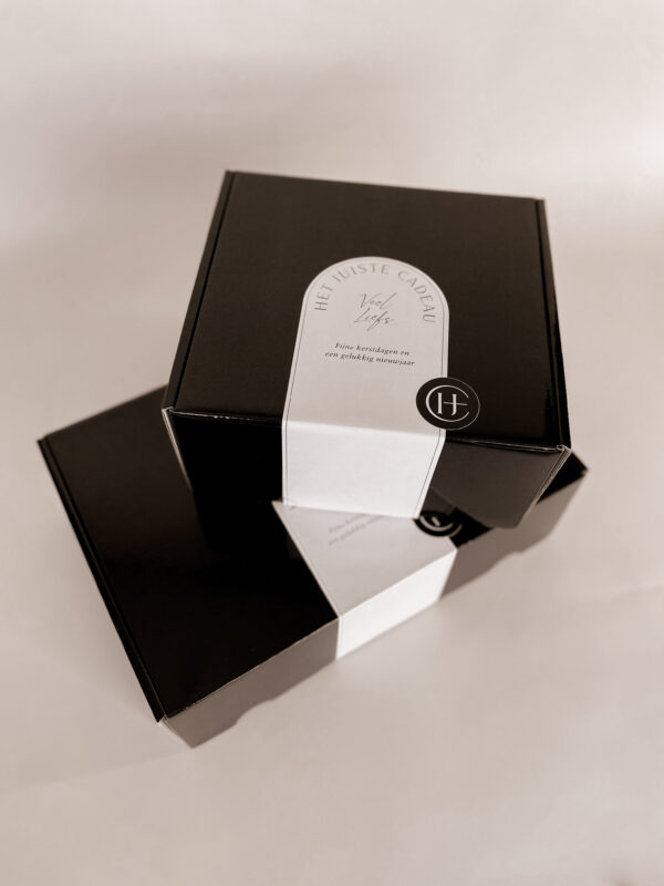 Kerstpakket met Zusss mok, lepel, kaars, chocolade & kerstbal