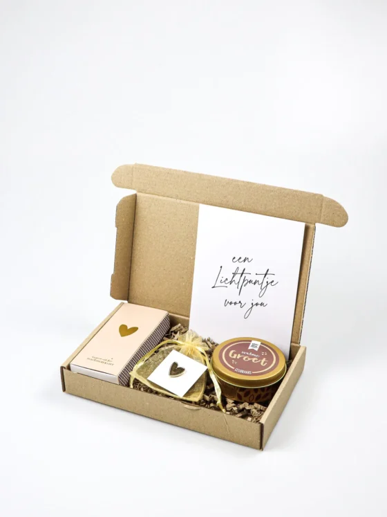 Brievenbus Cadeau een lichtpuntje voor jou - Geurkaars, lucifers & pin hartje
