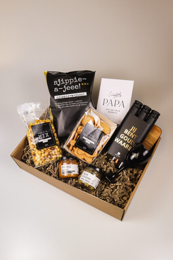 Cadeaupakket voor papa – Borrelpakket met lekkers Cadeaupakket voor papa – Borrelpakket met lekkers