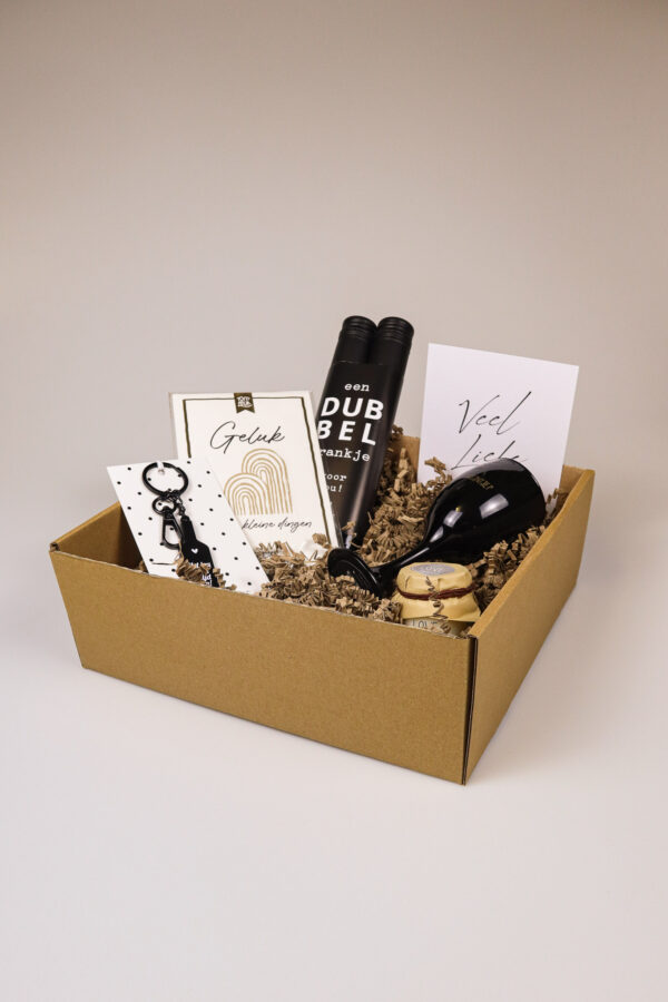 Cadeaupakket Veel liefs met wijn en kaarsen – Vol warmte en sfeer