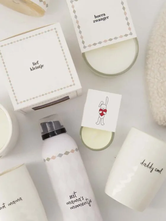 Zusss geurkaarsje in wikkel lief kleintje wit/rood