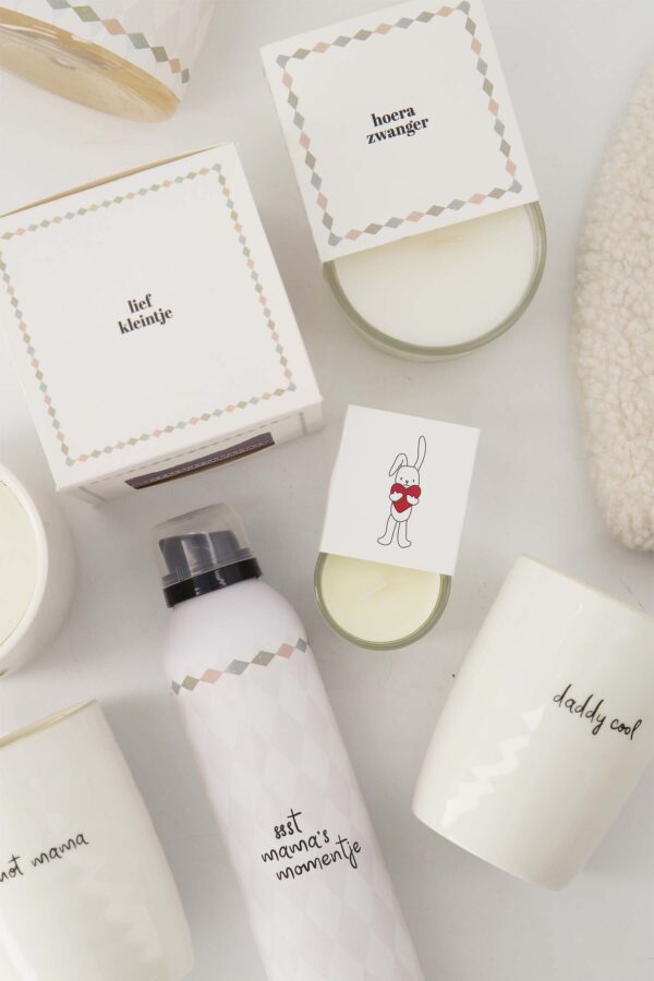 Zusss geurkaarsje in wikkel lief kleintje wit/rood