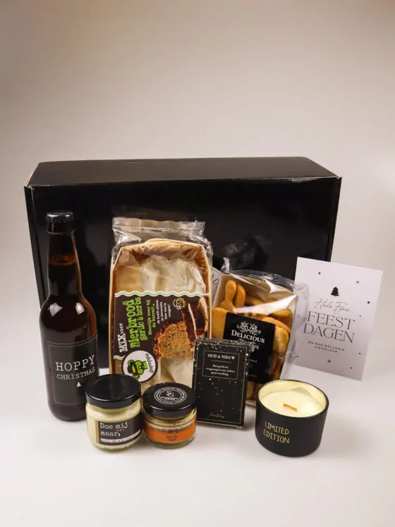Kerst cadeaupakket met bier en snacks – stoer en feestelijk