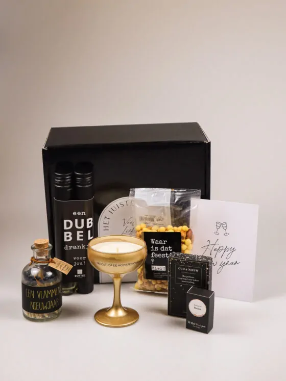 Kerst cadeaupakket met wijn en snacks – stijlvol en feestelijk verrassen