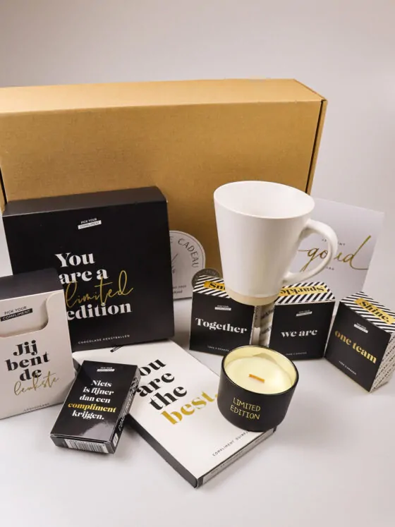 Cadeaupakket jij bent goud waard – luxe geschenkdoos met complimenten, kaars en lekkers