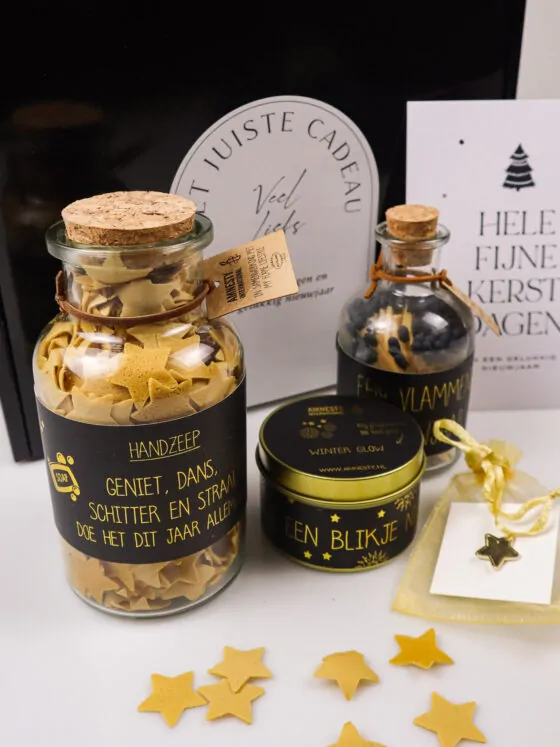 Kerst cadeaupakket met handzeep, geurkaars en pin