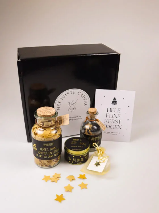Kerst cadeaupakket met handzeep, geurkaars en pin