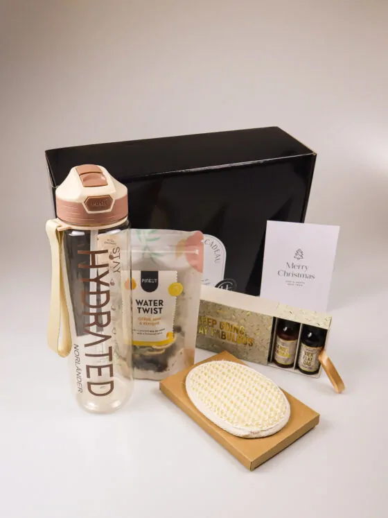 Kerst cadeaupakket met waterfles, verzorging & citrus-munt infusie