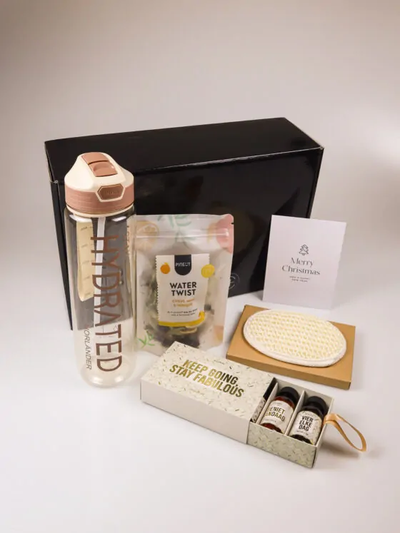 Kerst cadeaupakket met waterfles, verzorging & citrus-munt infusie