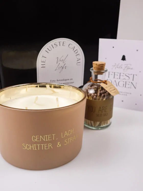 Kerst cadeaupakket met XXL geurkaars en lucifers – warm, stijlvol & feestelijk