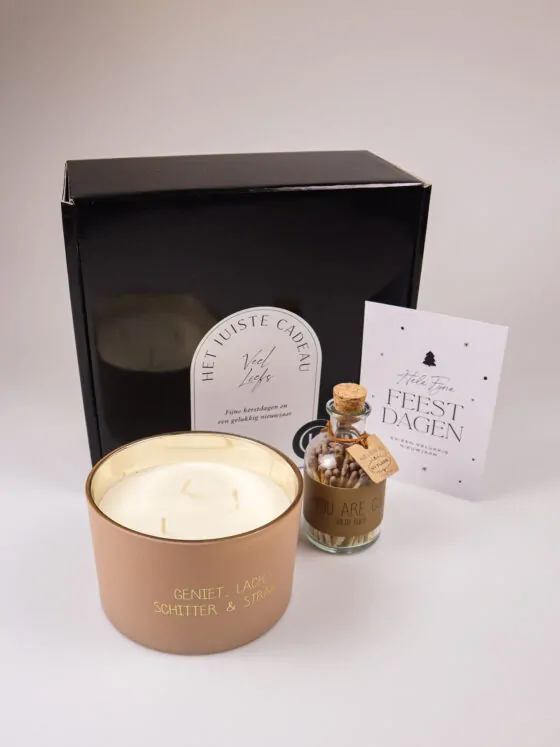 Kerst cadeaupakket met XXL geurkaars en lucifers – warm, stijlvol & feestelijk