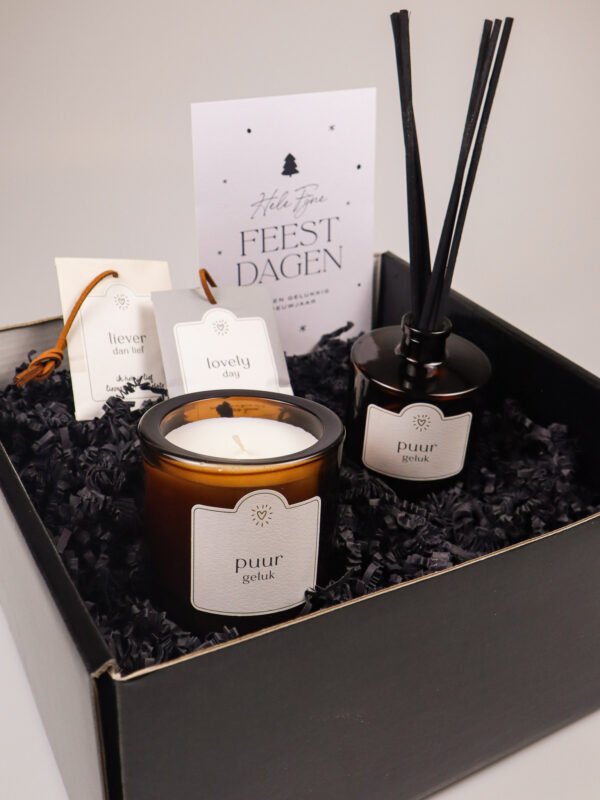 Puur geluk cadeaupakket met geurstokjes, kaars en geurzakjes