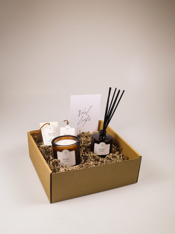 puur geluk - veel liefs- geurstokjes, geurkaars, geurzakjes-3 puur geluk verwenpakket met geurstokjes, kaars en kaart ‘veel liefs’