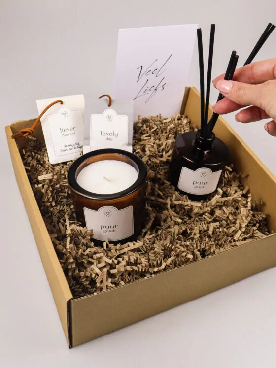 puur geluk verwenpakket met geurstokjes, kaars en kaart ‘veel liefs’