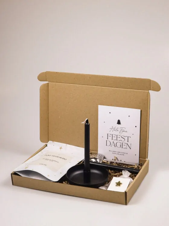brievenbus cadeau feestdagen met thee en kaarsen