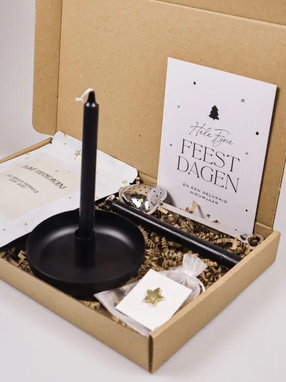 brievenbus cadeau feestdagen met thee en kaarsen