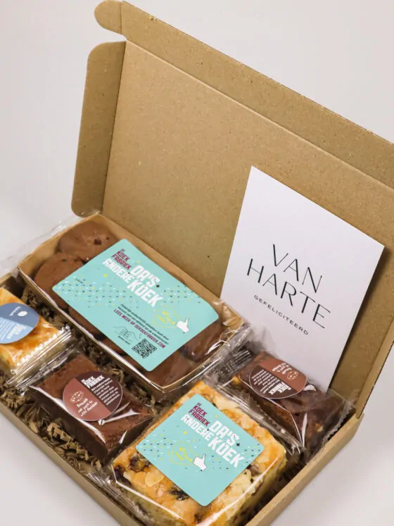 Verjaardag cadeau met koek – Van harte gefeliciteerd