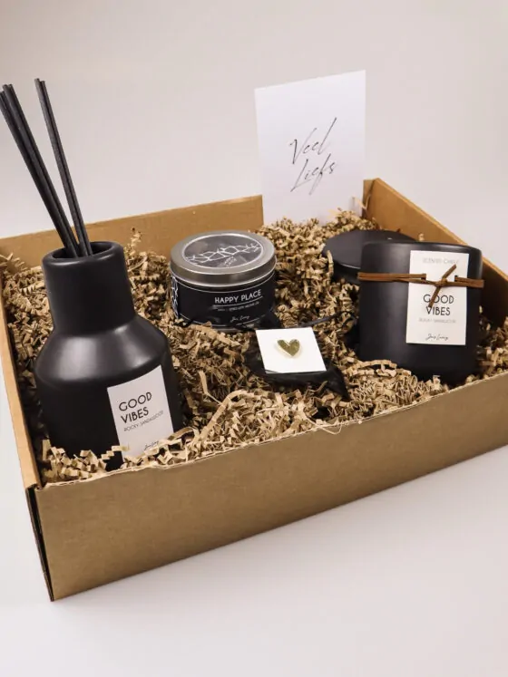 Cadeaupakket met geurstokjes en kaars – stijlvol en persoonlijk verrassen
