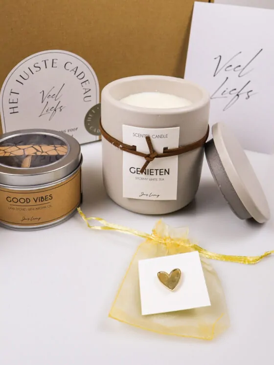 Cadeaupakket met kaars en geurstokjes – beige - stijlvol en persoonlijk