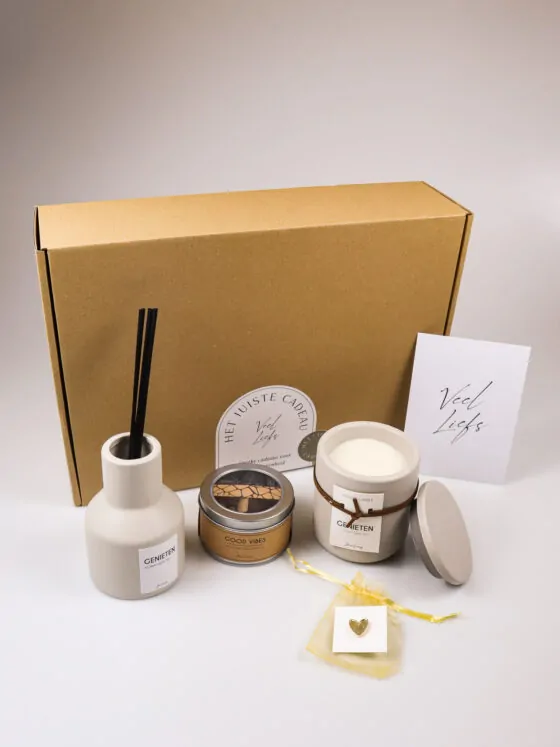 Cadeaupakket met kaars en geurstokjes – beige - stijlvol en persoonlijk