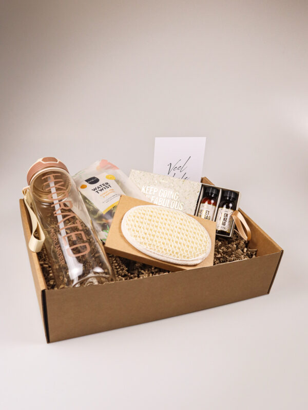 Cadeaupakket ‘Veel liefs’ met waterfles, verzorging & natuurlijke infusie