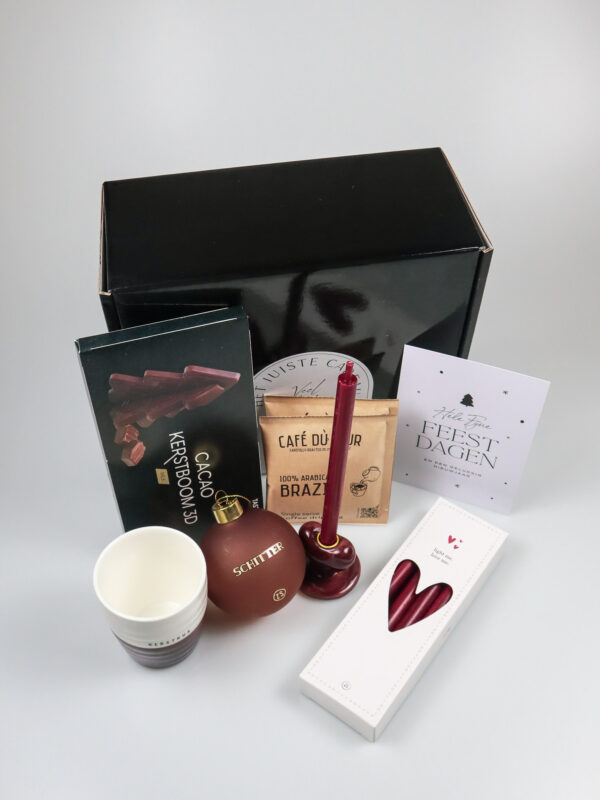 Cadeaupakket zusss met mok, kaarsen, chocolade & kandelaar
