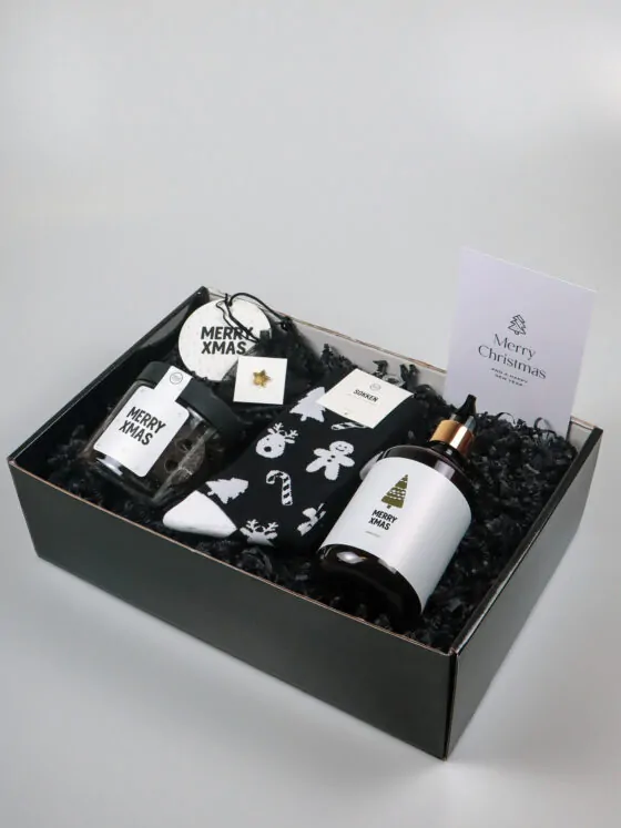 Kerst cadeaupakket Merry XMAS – Snoep, Sokken & Handzeep