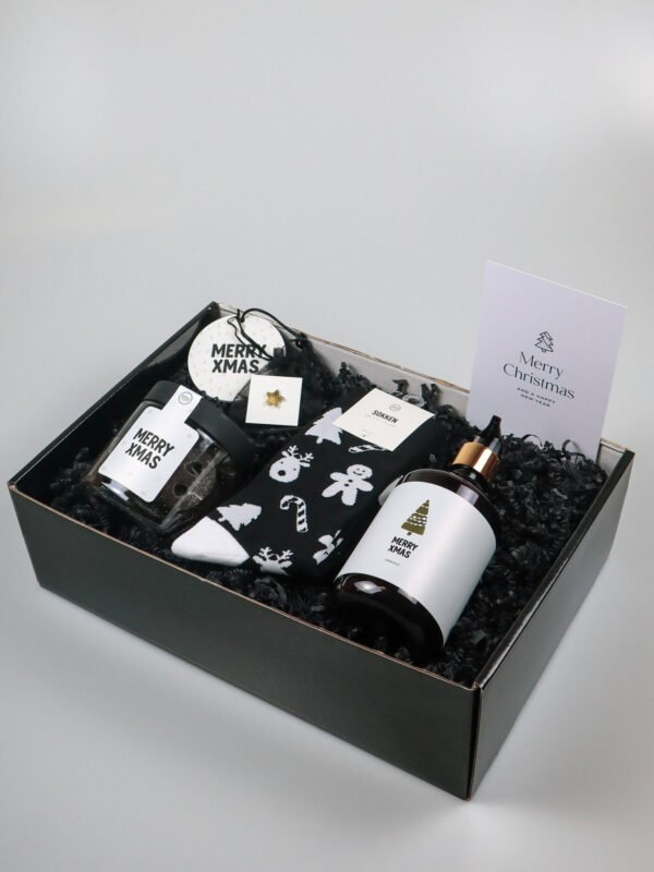 Kerst cadeaupakket Merry XMAS – Snoep, Sokken & Handzeep