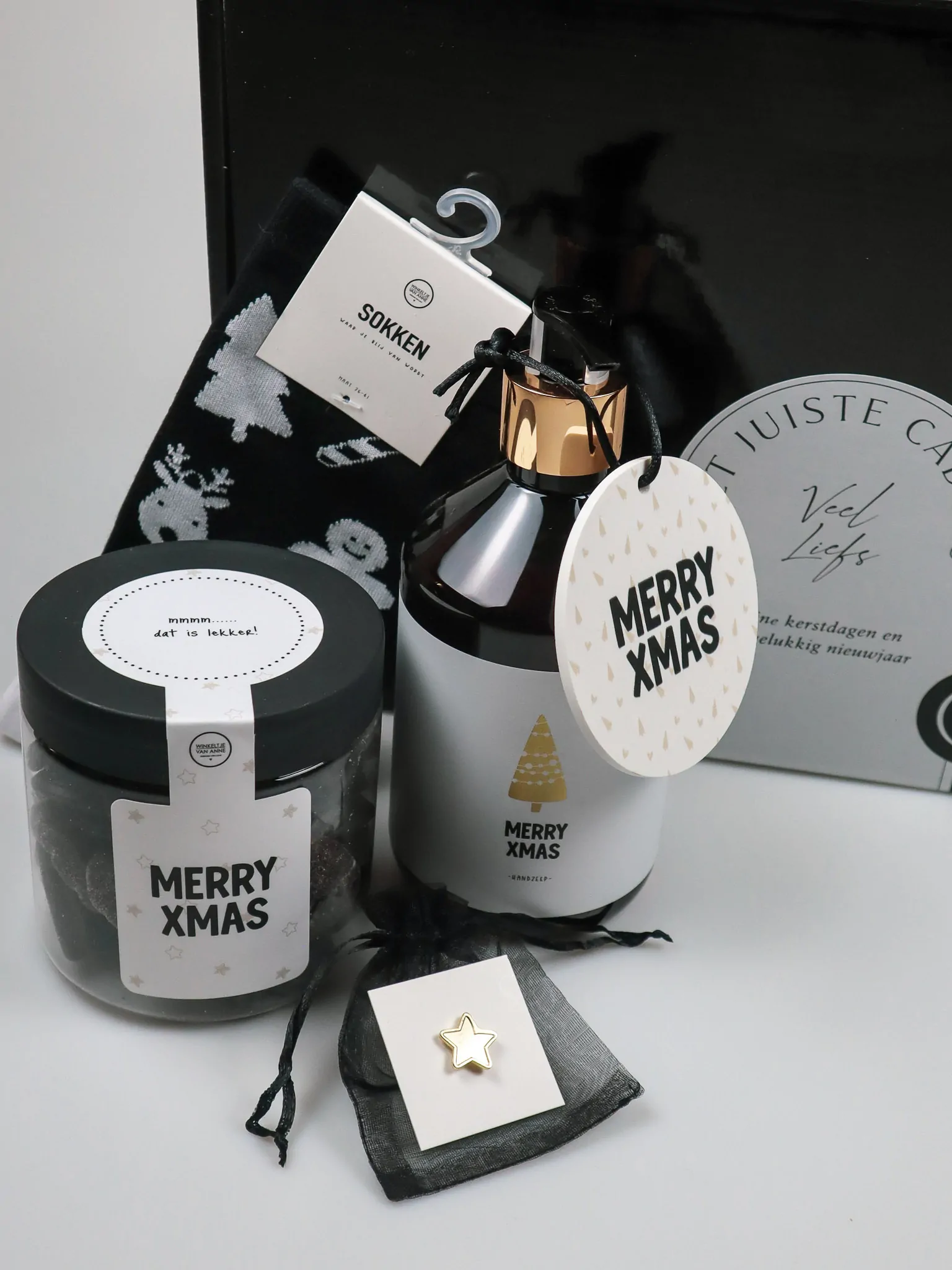 Kerst cadeaupakket Merry XMAS – Snoep, Sokken & Handzeep