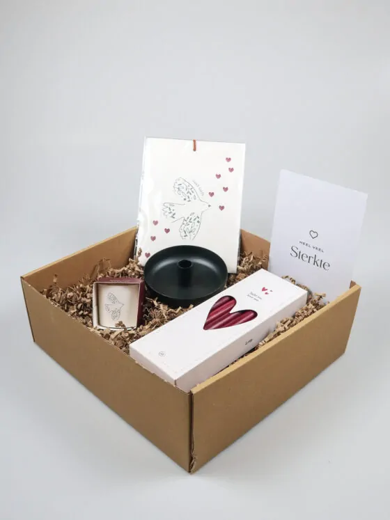 Cadeaupakket Heel Veel Sterkte – Zusss Kaarsen, Kandelaar & Geurkaars