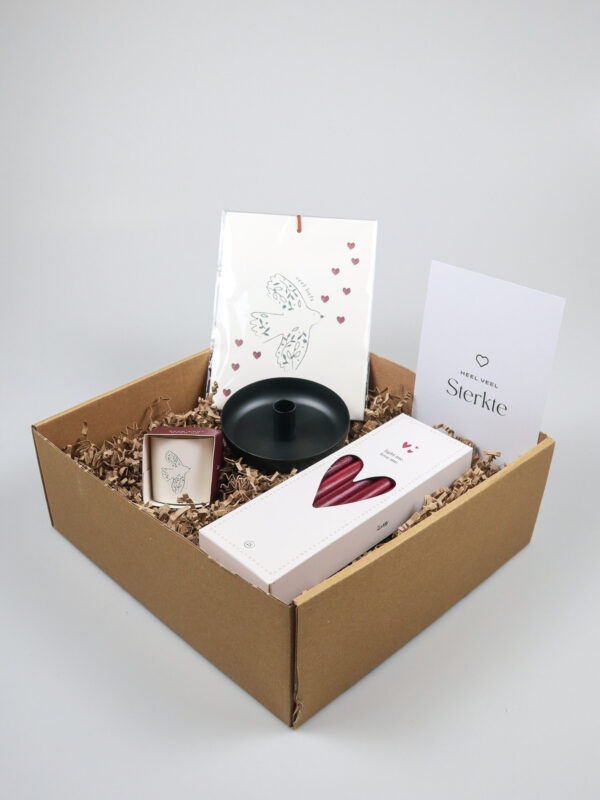 Cadeaupakket Heel Veel Sterkte – Zusss Kaarsen, Kandelaar & Geurkaars