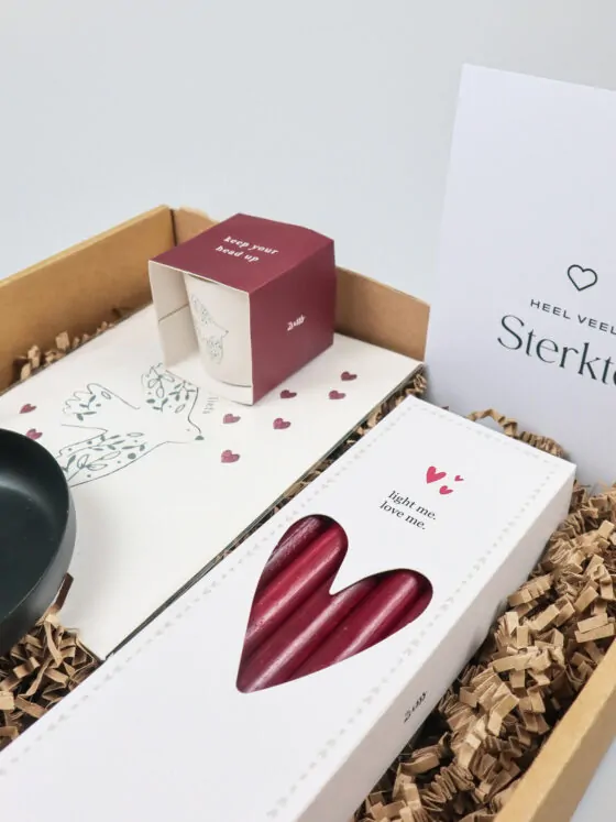 Cadeaupakket Heel Veel Sterkte – Zusss Kaarsen, Kandelaar & Geurkaars