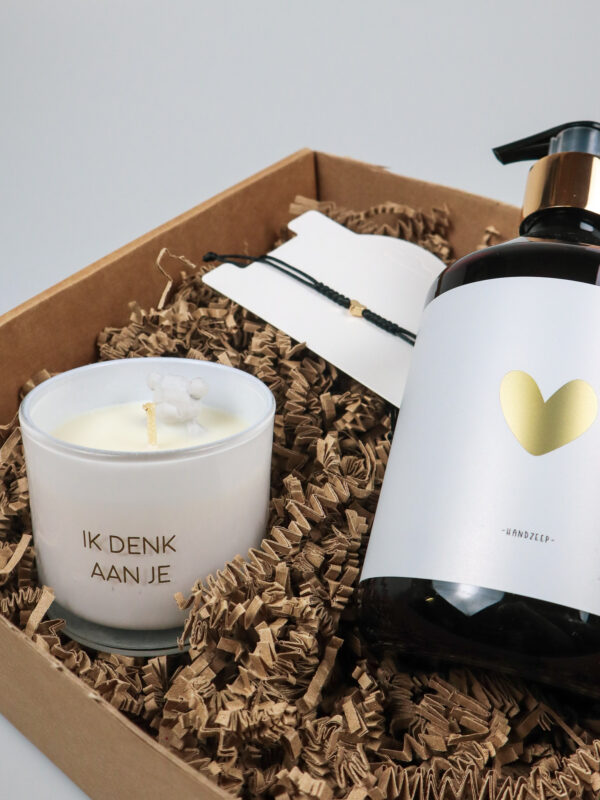 1x pakket, sterkte, handzeep, kaars my flame, armbandje-1 Cadeaupakket Sterkte – Handzeep, Sojakaars & Armbandje