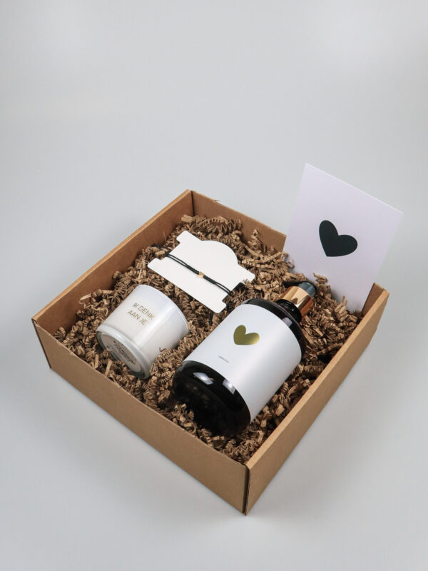 1x pakket, sterkte, handzeep, kaars my flame, armbandje-4 Cadeaupakket Sterkte – Handzeep, Sojakaars & Armbandje