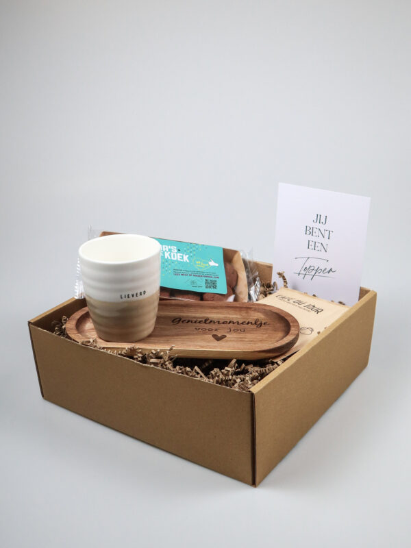 1x pakket topper,, mok, serveertray, koffie, koek-2 Cadeaupakket Jij bent een topper – stijlvol bedankcadeau
