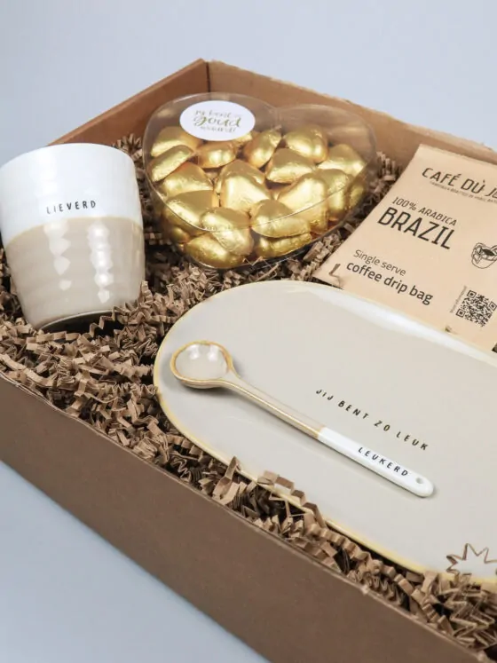 Cadeaupakket Veel Liefs – Zusss Servies, Koffie & Chocolade