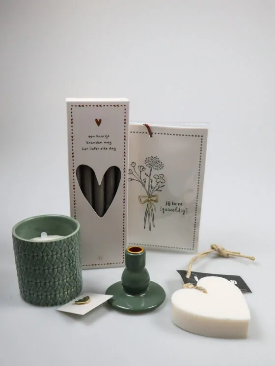 Cadeaupakket Veel Liefs – Zusss Kandelaar, Kaarsen, Geurkaars & Zeephart