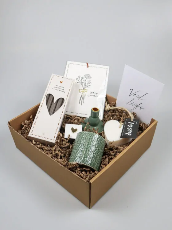 Cadeaupakket Veel Liefs – Zusss Kandelaar, Kaarsen, Geurkaars & Zeephart