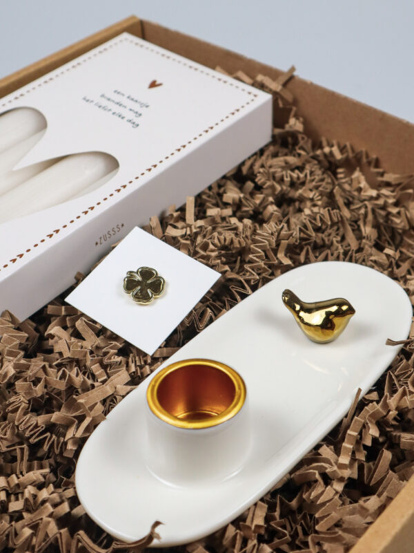 1x pakket, veel liefs, kaarsen, pin, kandelaar-1 Cadeaupakket Veel Liefs – Zusss Kandelaar, Kaarsen & Pin