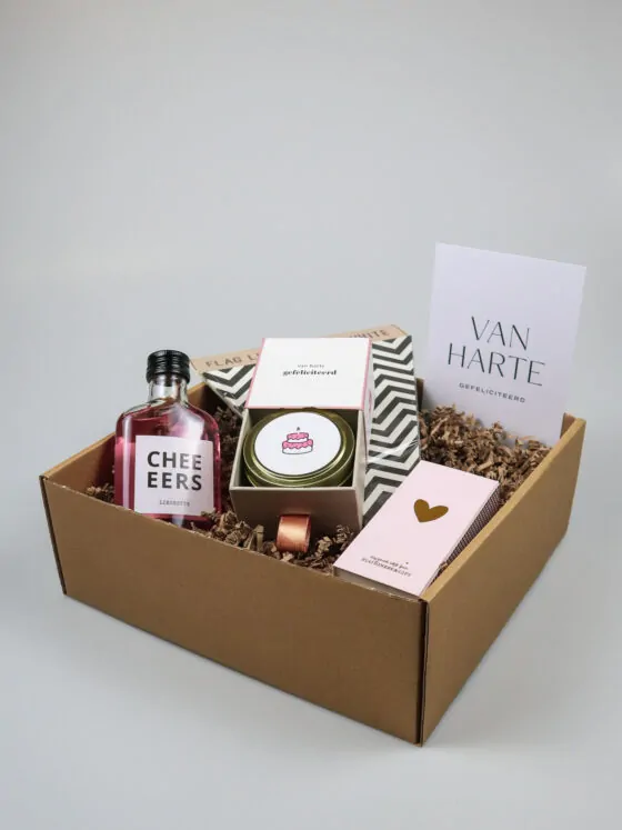 Cadeaupakket Van Harte Gefeliciteerd – Likorette, Geurkaars & Feestpakket Zusss